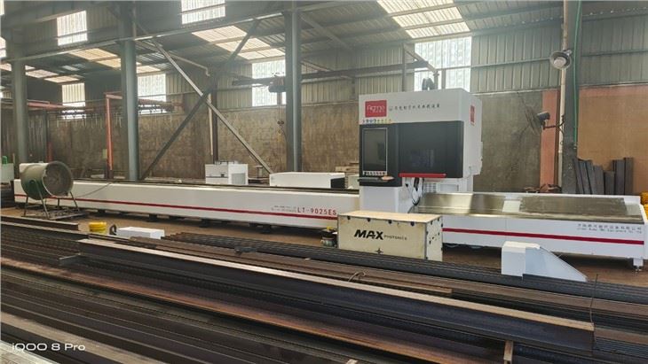 3000W Tube Laser Cutter 3000W Tube Laser Cutter